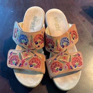 Embroidered wedge sandals